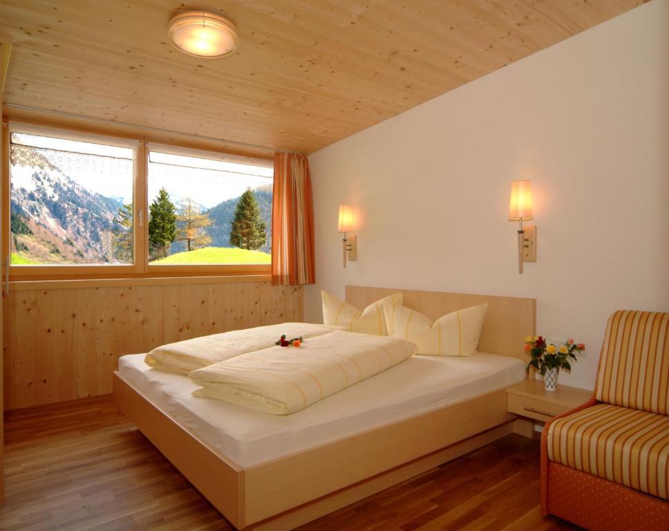 Bed and Breakfast Panoramahof Eggele Schoppernau Habitación foto