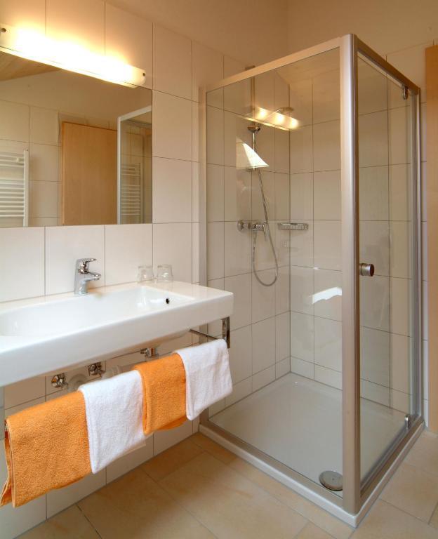 Bed and Breakfast Panoramahof Eggele Schoppernau Habitación foto